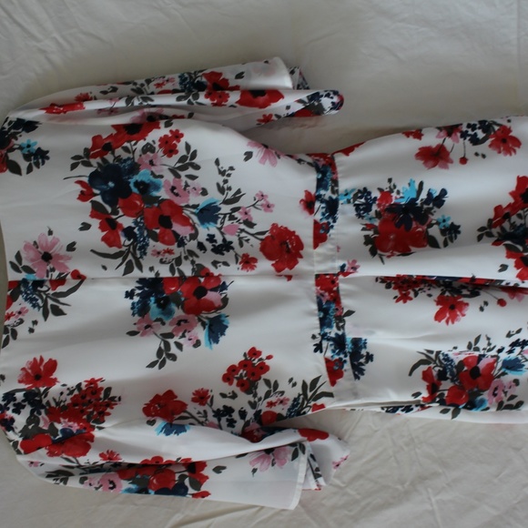 Cupcakes and Cashmere romper - Picture 2 of 2